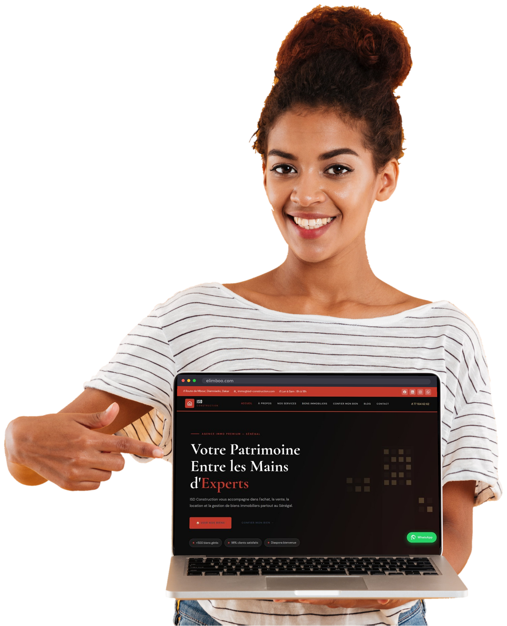 Cliente satisfaite présentant un site web professionnel créé par Elimboo